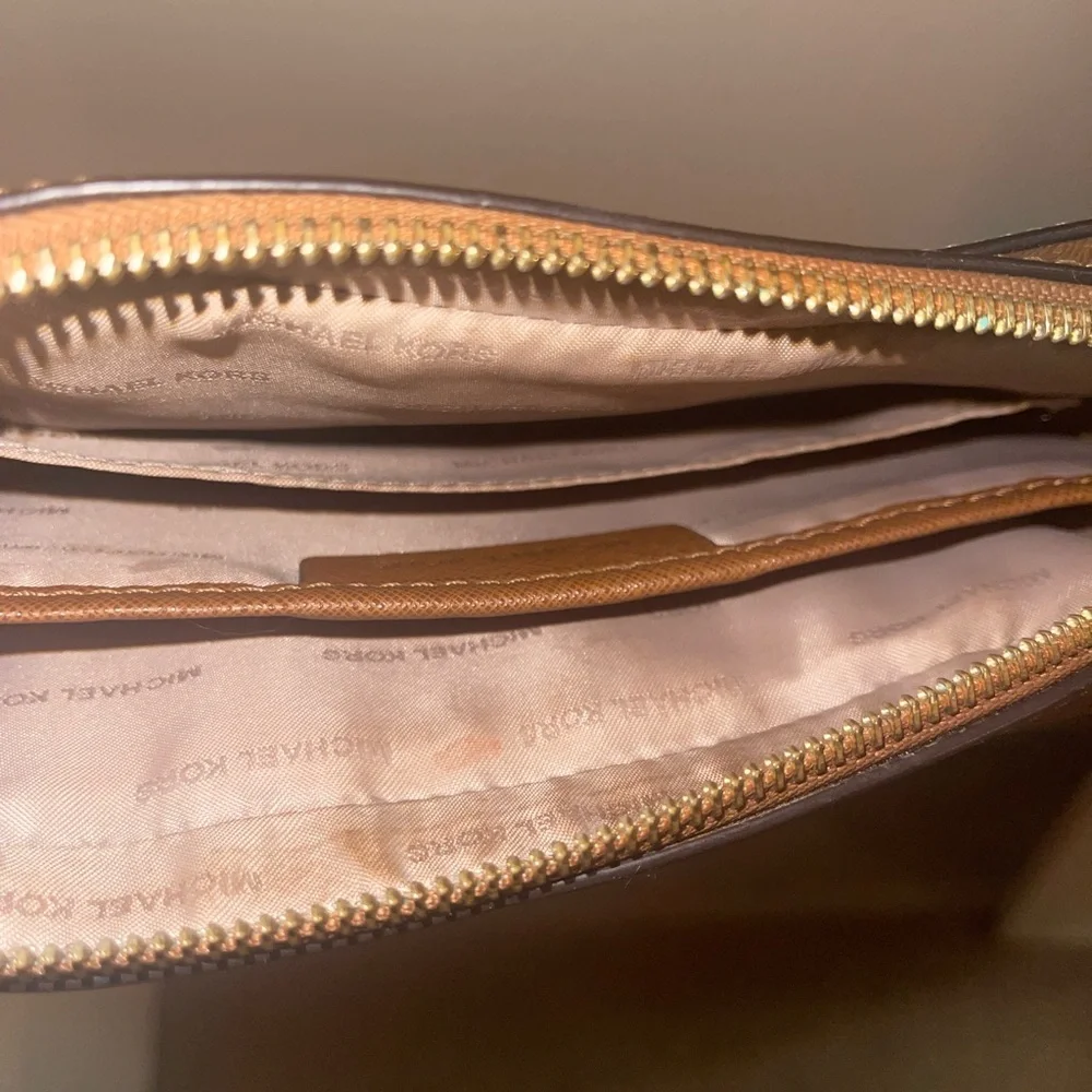 Michael Kors Tan Crossbody Bag with Gold Chain - Picture 3 of 5